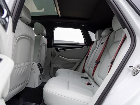 New 2025 Porsche Macan image 39