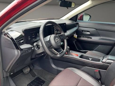Used 2025 Nissan Kicks SR FWD image 12
