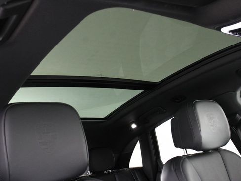 Certified 2025 Porsche Macan S image 25