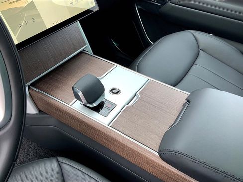 New 2025 Land Rover Range Rover SE image 8