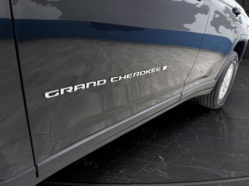 Used 2023 Jeep Grand Cherokee Laredo w/ Luxury Tech Group I image 32