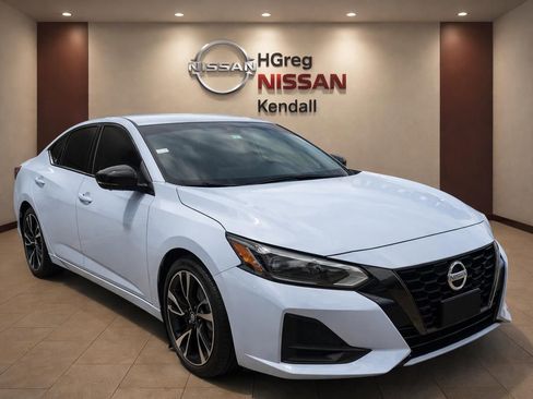 Used 2024 Nissan Altima 2.5 SR FWD image 3