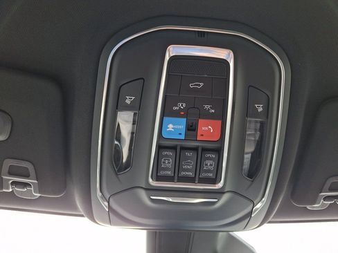 New 2025 Jeep Grand Cherokee Limited w/ Black Appearance Package image 19