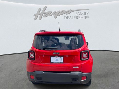 Used 2017 Jeep Renegade Latitude FWD image 4
