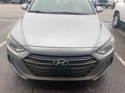 Used 2017 Hyundai Elantra Limited w/ Limited Tech Package 04