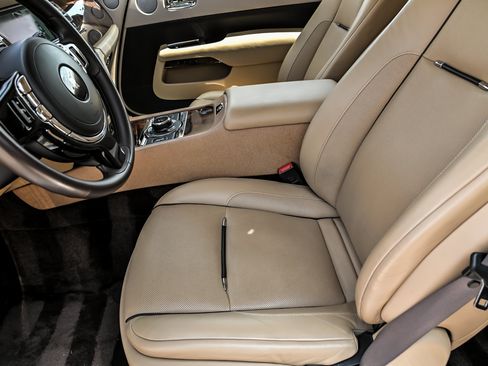 Used 2016 Rolls-Royce Wraith RWD image 22