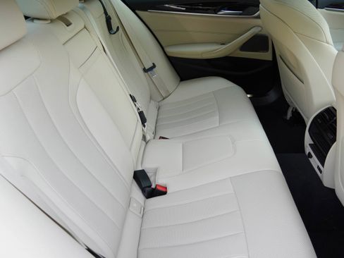 Used 2021 BMW 540i w/ Premium Package image 36