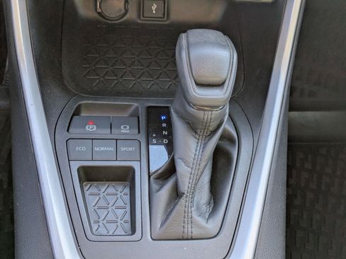 Used 2021 Toyota RAV4 XLE image 22