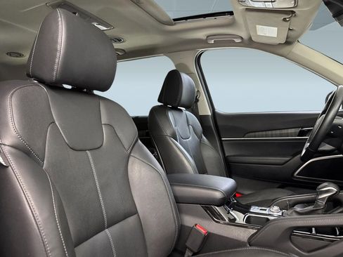 Used 2023 Kia Telluride EX w/ EX Captain's Chair Package FWD image 31