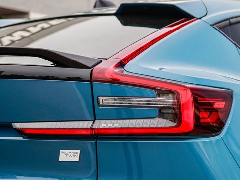 Used 2023 Volvo C40 P8 Recharge Ultimate image 9