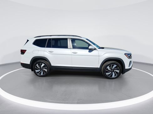 New 2026 Volkswagen Atlas SE image 2