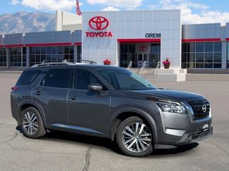 Used 2022 Nissan Pathfinder Platinum w/ Cargo Package AWD/4WD video 1