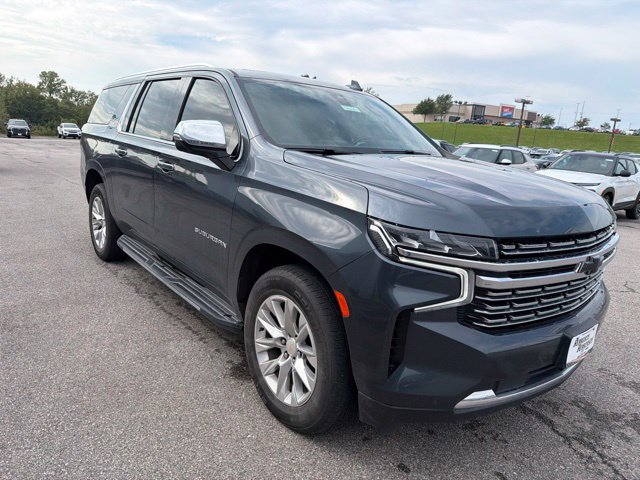 Used 2021 Chevrolet Suburban Premier w/ Premium Package AWD/4WD image 9