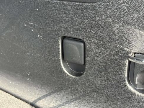 Used 2025 Chevrolet Traverse LT AWD/4WD image 9