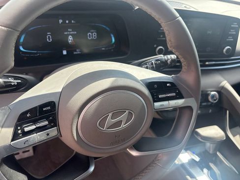 Used 2025 Hyundai Elantra Sport FWD image 13