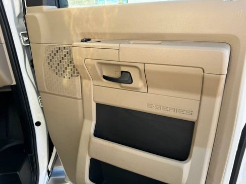 Used 2015 Ford E-450 and Econoline 450 Super Duty w/ Motorhome Prep Package RWD image 32