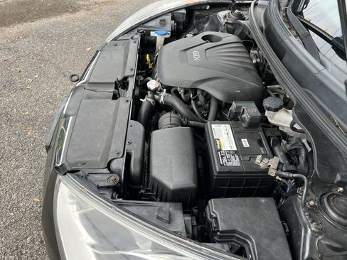 Used 2016 Hyundai Veloster w/ Option Group 02 image 30