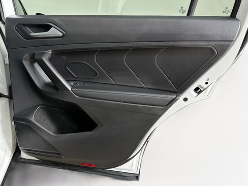 Used 2022 Volkswagen Tiguan SE image 29