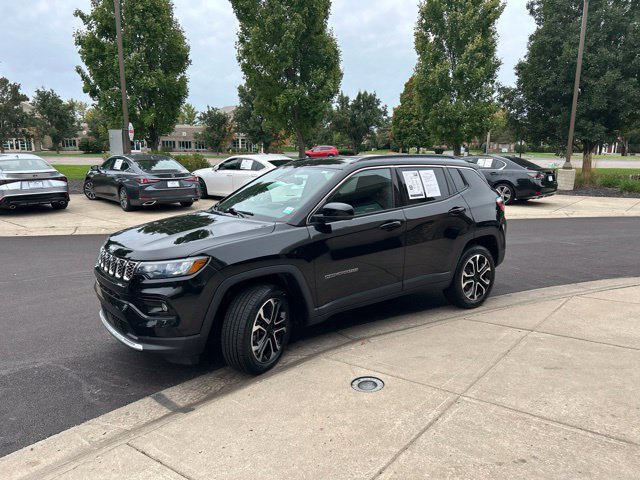 Used 2024 Jeep Compass Limited AWD/4WD image 3