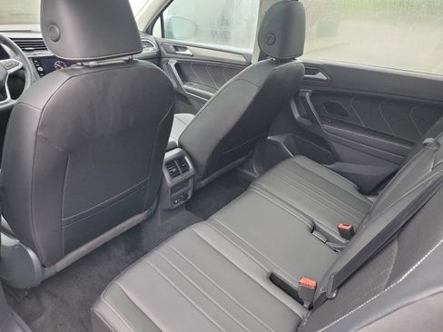 Certified 2023 Volkswagen Tiguan SE w/ Panoramic Sunroof Package FWD image 34