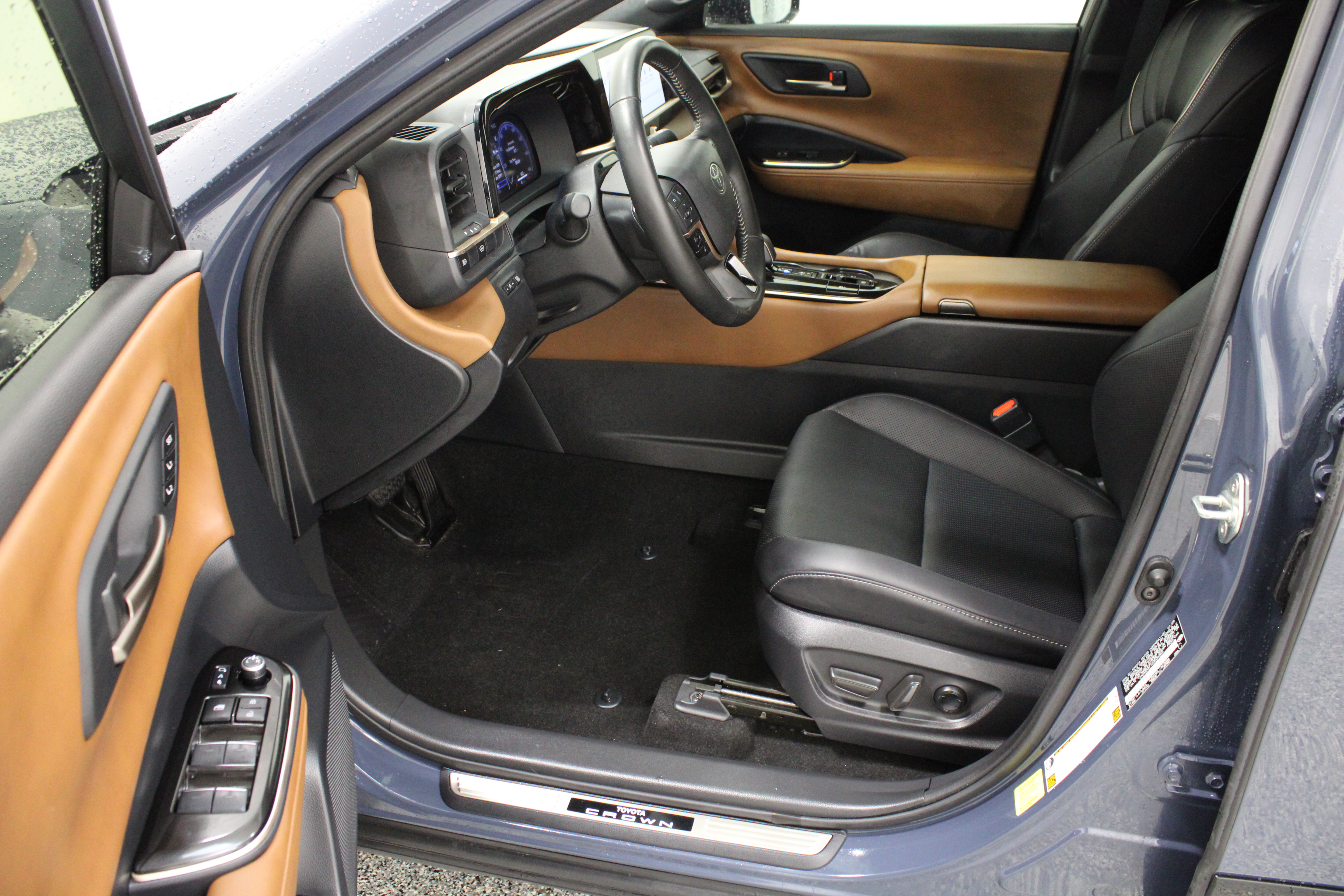 Used 2025 Toyota Crown w/ Advanced Technology Package AWD/4WD image 14