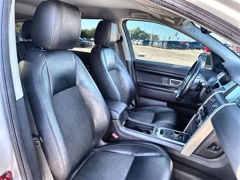 Used 2017 Land Rover Discovery Sport SE image 22