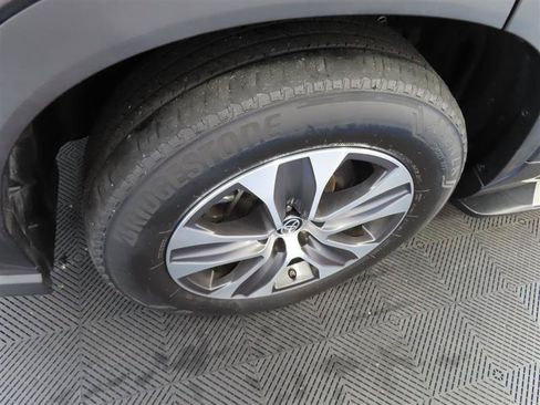 Used 2022 Toyota Highlander XLE FWD image 8
