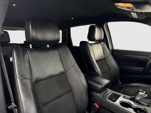 Used 2022 Jeep Grand Cherokee Laredo X RWD image 39