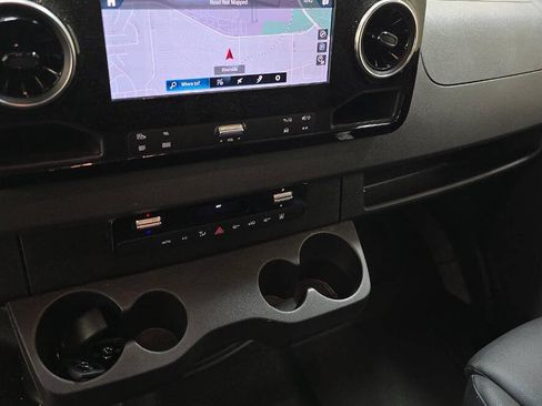 Used 2024 Mercedes-Benz Sprinter 2500 image 9