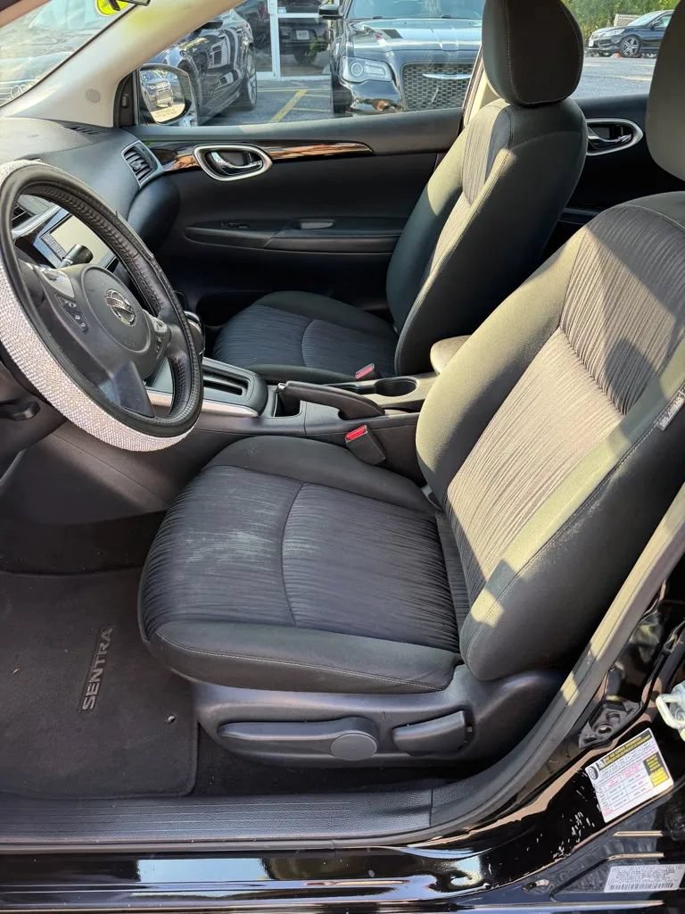 Used 2019 Nissan Sentra SV w/ Special Edition Package FWD image 9