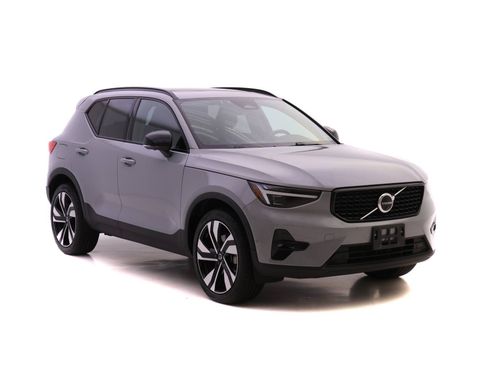 Certified 2024 Volvo XC40 B5 Plus w/ Protection Package Premier image 2