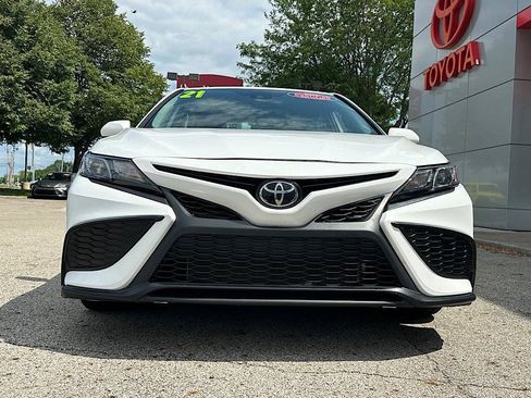 Certified 2021 Toyota Camry SE FWD image 9