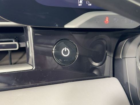 Used 2025 Porsche Taycan image 18