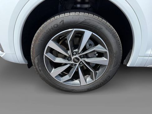 Used 2024 Audi Q5 2.0T Premium w/ Convenience Package image 9