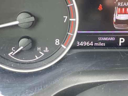 Used 2024 Nissan Rogue S image 33