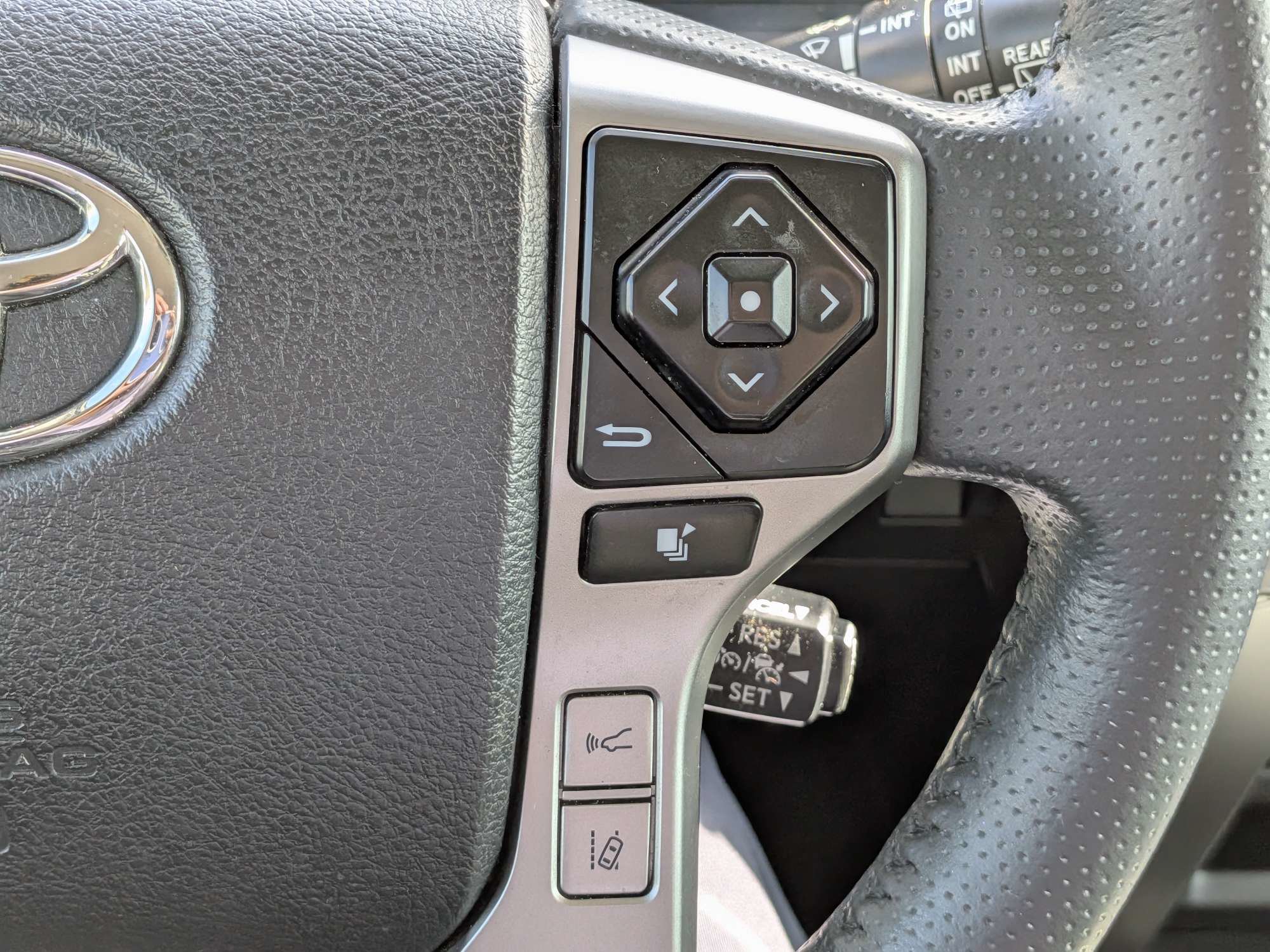 Used 2024 Toyota 4Runner SR5 AWD/4WD image 27