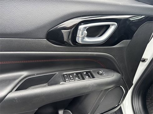 Used 2024 Jeep Compass Trailhawk image 14