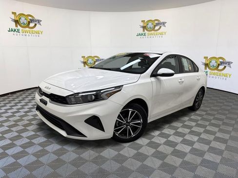 Used 2023 Kia Forte LXS w/ LXS Technology Package FWD image 4