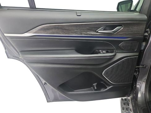 Used 2023 Jeep Grand Cherokee L Overland w/ Advanced Protech Group III image 25