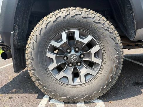 Used 2021 Toyota Tacoma TRD Off-Road AWD/4WD image 5