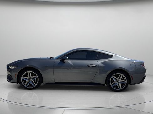 Used 2024 Ford Mustang Coupe RWD image 5