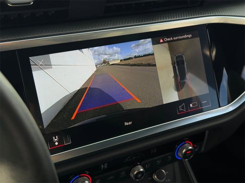 Used 2024 Audi Q3 2.0T Premium Plus image 16