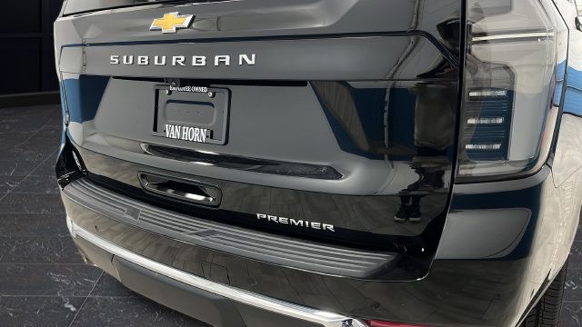 Used 2025 Chevrolet Suburban Premier AWD/4WD image 39