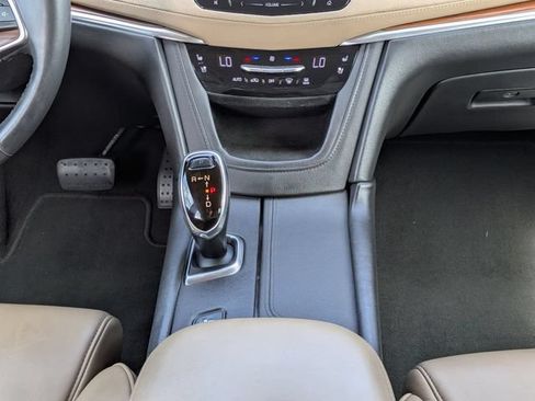 Used 2017 Cadillac XT5 Platinum w/ Driver Assist Package AWD/4WD image 18