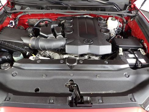 Used 2018 Toyota 4Runner SR5 AWD/4WD image 11