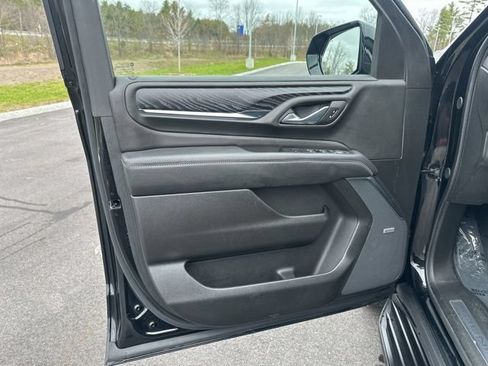 Used 2024 GMC Yukon XL Denali AWD/4WD image 21