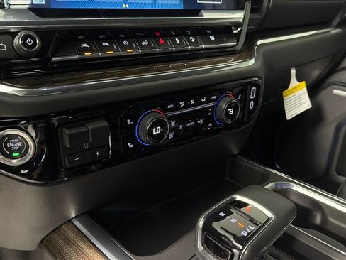 Used 2024 Chevrolet Silverado 1500 LT Trail Boss w/ LT Trail Boss Premium Package AWD/4WD image 24