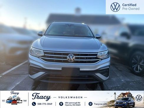 Certified 2023 Volkswagen Tiguan SE w/ Panoramic Sunroof Package AWD/4WD image 3