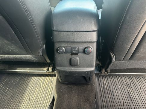 Used 2018 Ford Explorer XLT w/ XLT Appearance Package AWD/4WD image 32