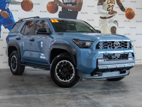 Used 2025 Toyota 4Runner TRD Off-Road Premium image 2